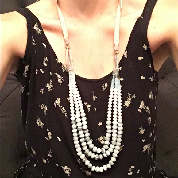 Ann Taylor grey and pink three strand necklace. - Picture 4 of 5